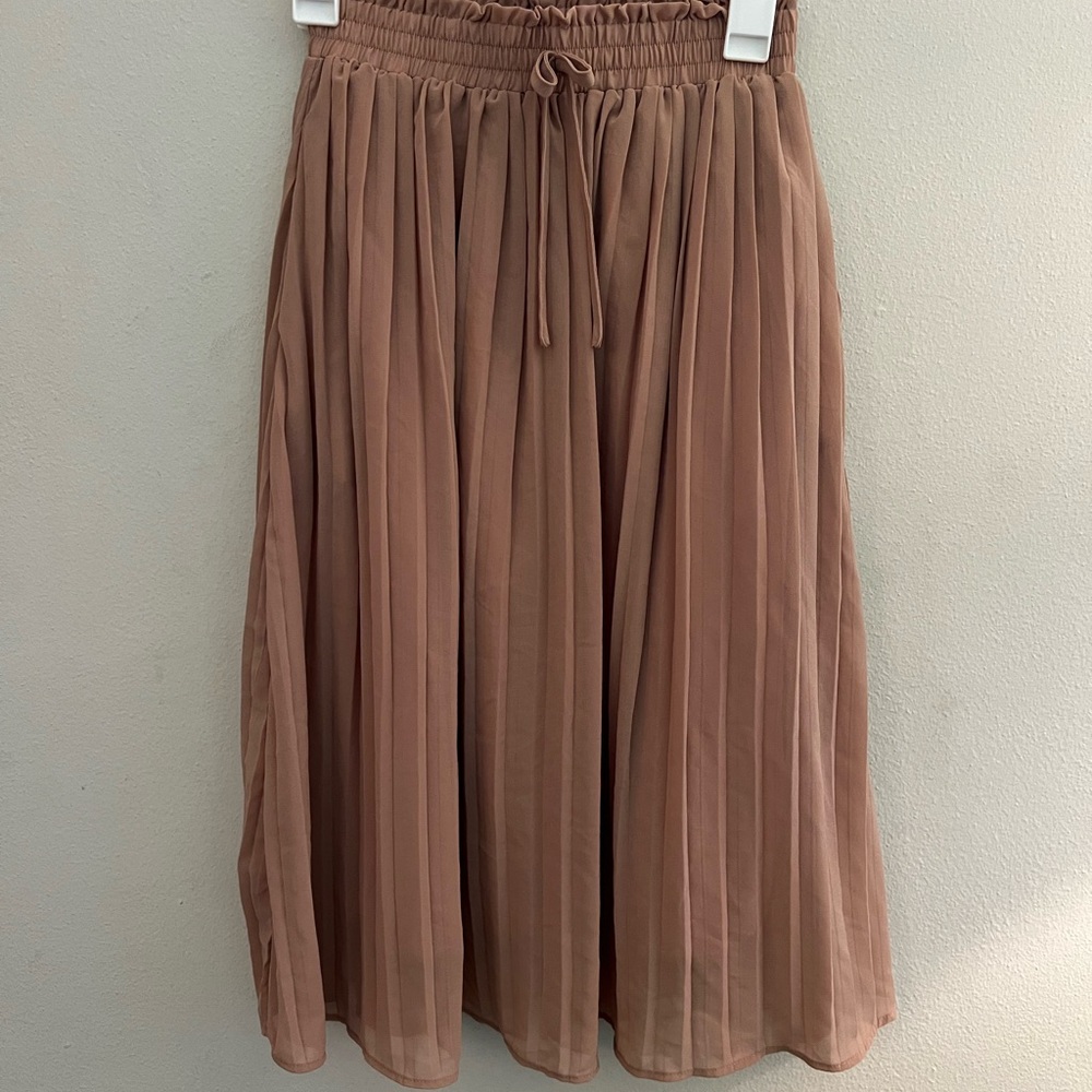 Elegant Khaki Colored Pleated Skirt